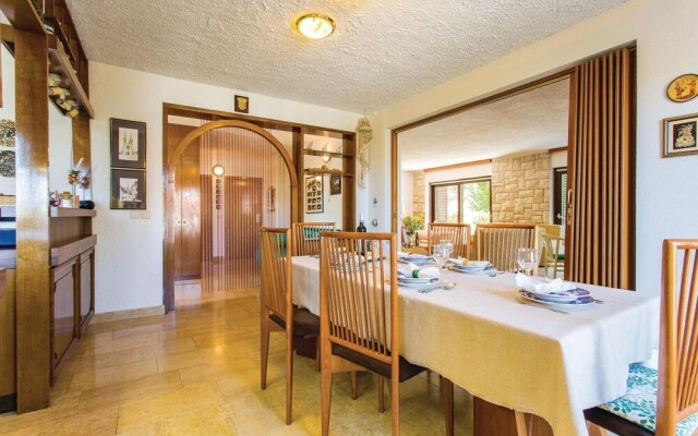Amazing Home in Malinska With Wifi and 6 Bedrooms