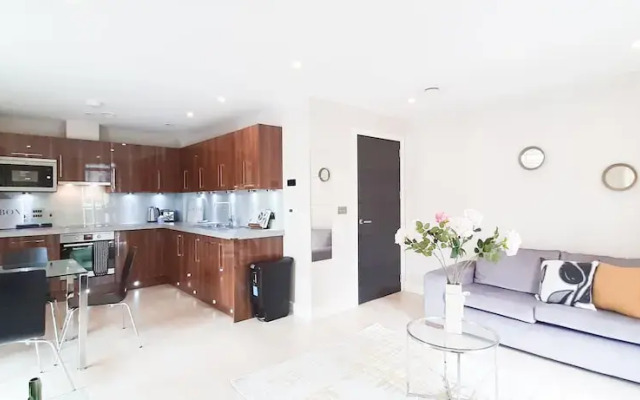 Two Bed Serviced Apt in Old Street