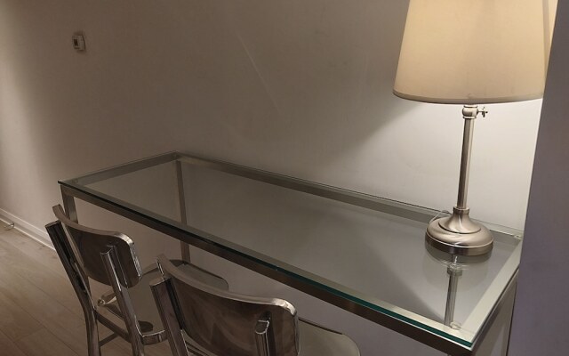 Amazing Royal Suites Yorkville
