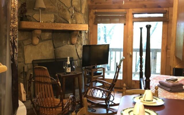 Gatlinburg Mountain Magic Hot Tub Cabins