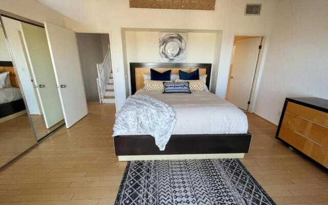 Mod2bd2ba ShowstoprViews. BBQ. Garage.
