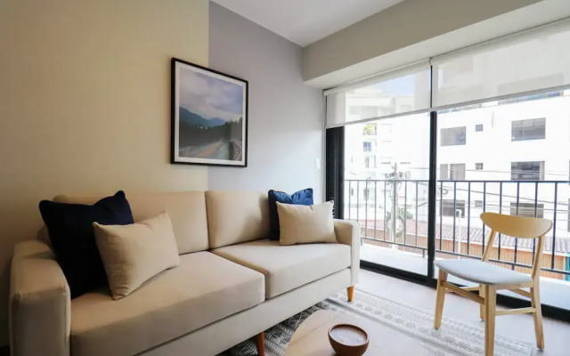 w Illustrious 1BR w Balcony in Miraflores