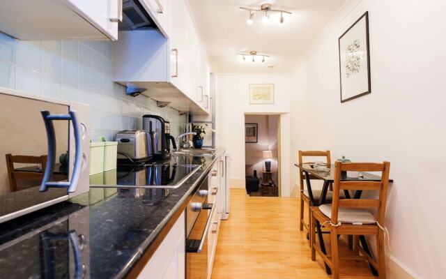 The Chelsea Embankment Apartment - EC