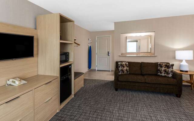Days Inn & Suites by Wyndham Duluth by the Mall