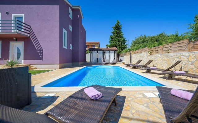 Stunning Home in Perci With Wifi and 5 Bedrooms