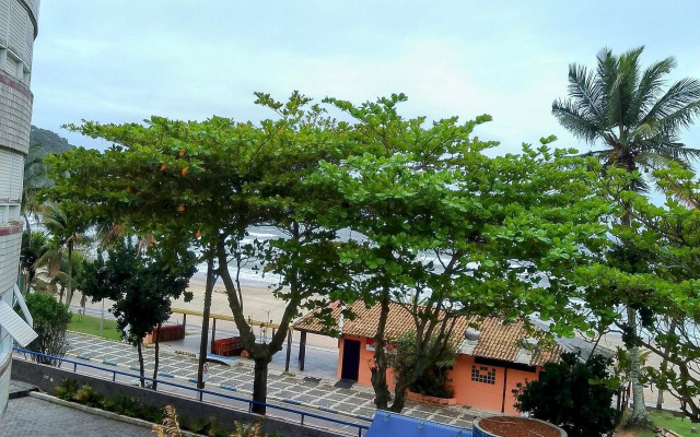 Pé na areia do Guarujá - Praia do Tombo (5-E)