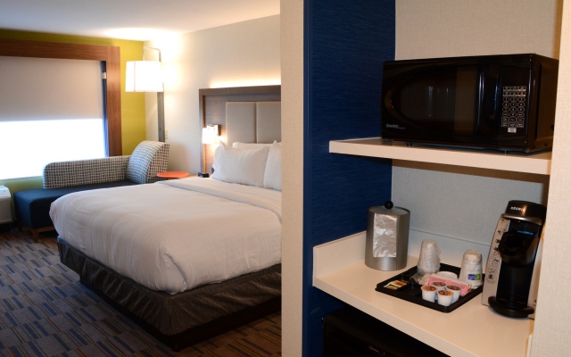 Holiday Inn Express & Suites Pittsburgh - Monroeville