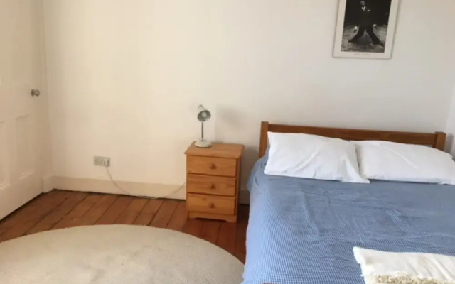 Spacious 4 Bedrooms Apartment in City Centre