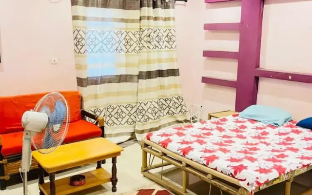 Room in Guest Room - Beautiful Luxury Room Aci 2000 Hamdallaye