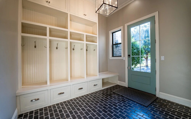 104th Mesa 5 Bedroom Home by RedAwning