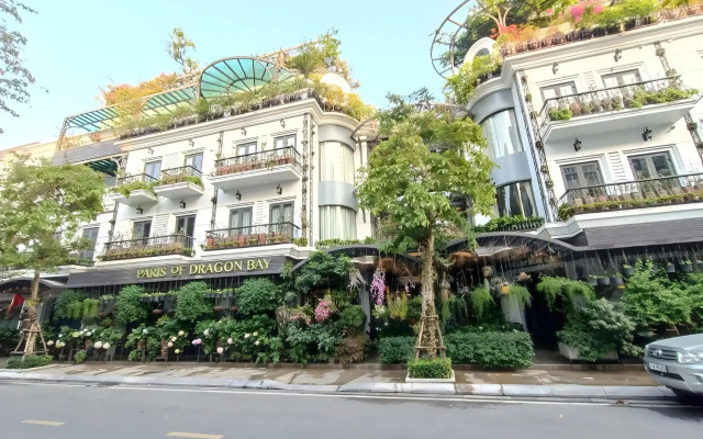 Paris Of Dragonbay Hotel
