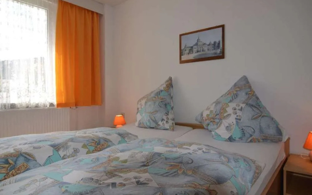 Spacious Stay Near Trails