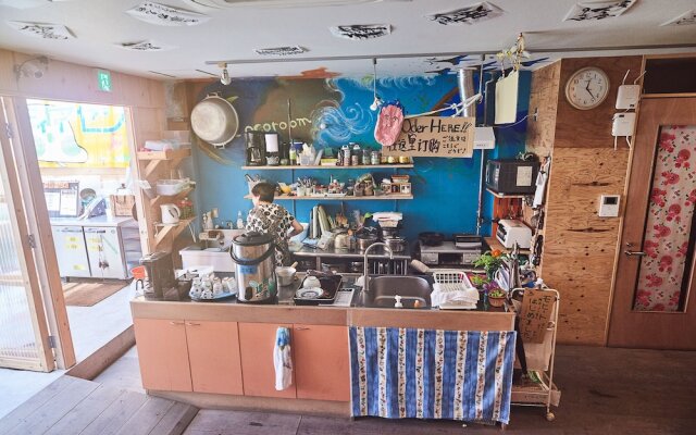 Cocoroom Guesthouse Cafe and Garden - Hostel