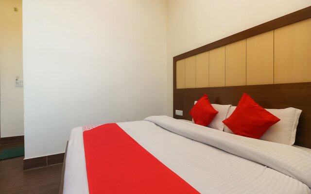 OYO 26596 Hotel Ambika