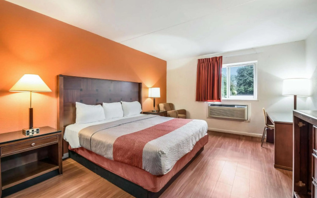 Motel 6 Tinton Falls