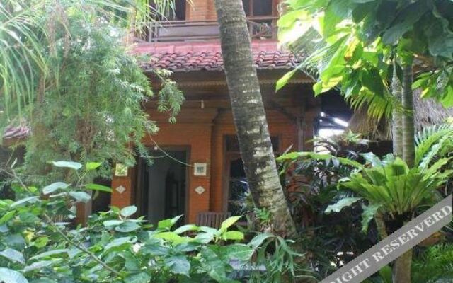 Nyoman Astana bungaloWs