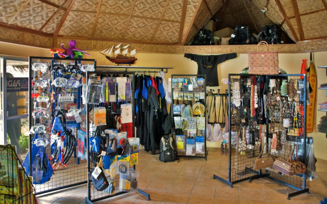 Easy Diving and Beach Resort