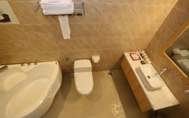 Thuy Sakura Hotel & Serviced Apartment