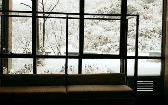 Jinfoshan Liangjiang Holiday Hotel