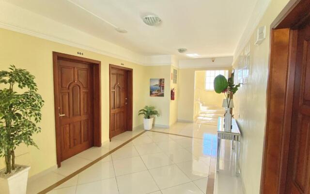 Hotel Shakey