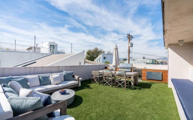 New Architectural House Rooftop Deck 3BD