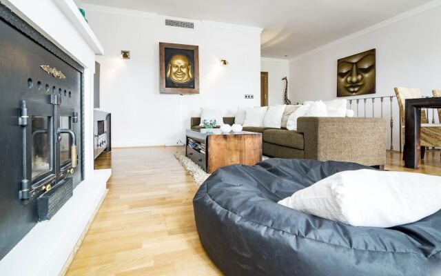 AP149 -Townhouse with pool and roof terrace