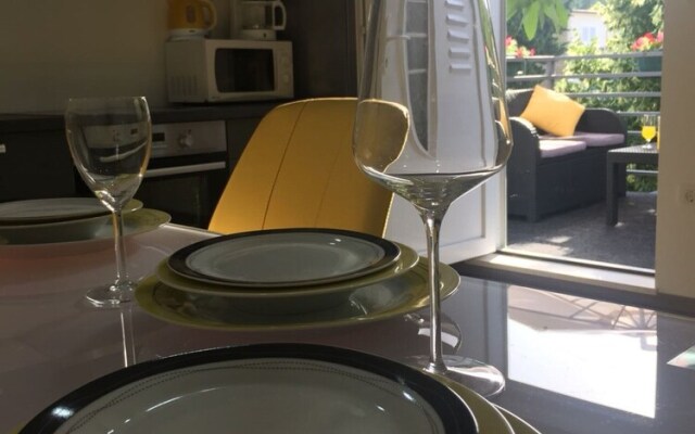 Sunflower-beautiful Modern Apt. w. Terrace&garden