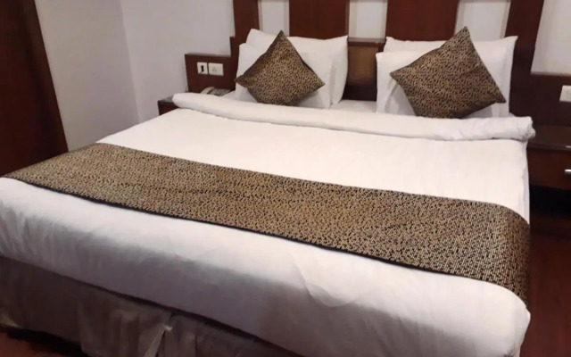 OYO 87910 Hotel SUN PLAZA