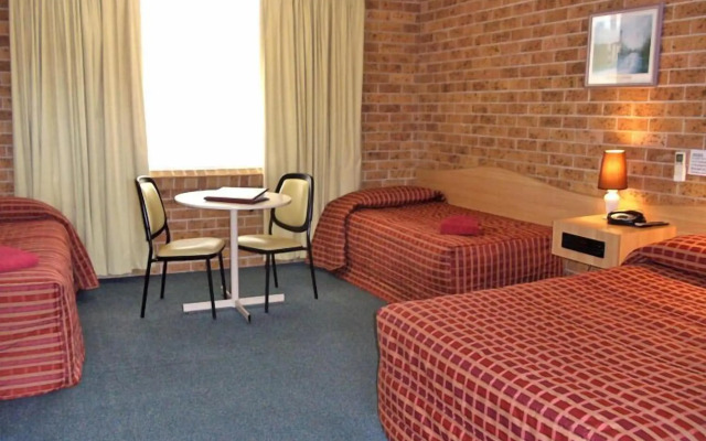 Town & Country Motor Inn