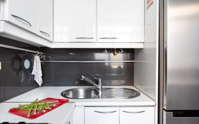 ALTIDO Bold & colourful 1-bed flat at the heart of Chiado, nearby Carmo Convent