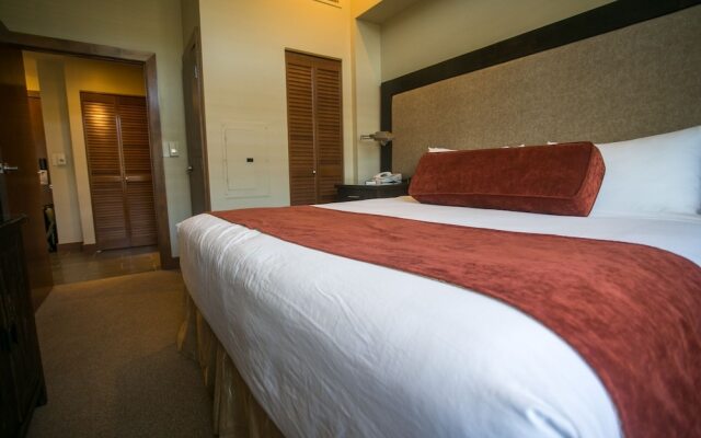 Fully Equipped in the Heart of Canyons Village by RedAwning