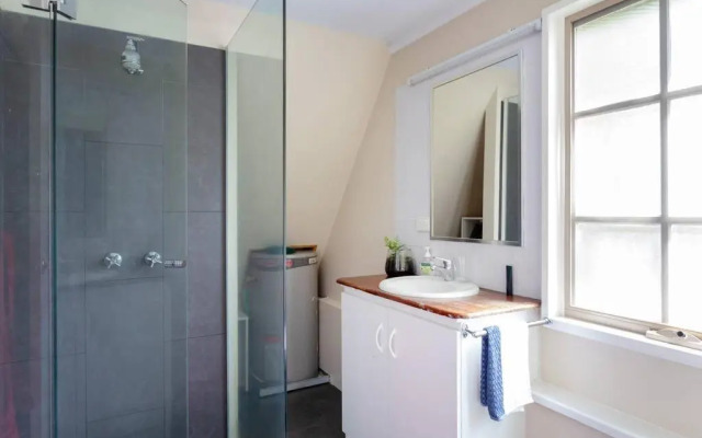 Upstairs Studio Apartment with street access