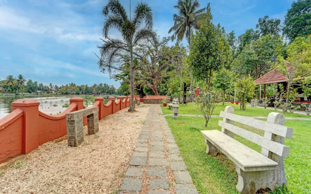 Alaya Stays Palm Dale by the Backwaters