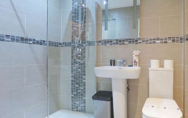 Tudors eSuites Birmingham Townhouse Private Garden Free Parking