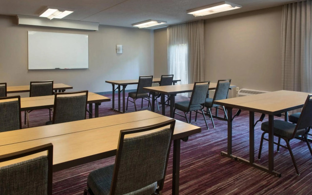 Courtyard by Marriott Lincroft Red Bank