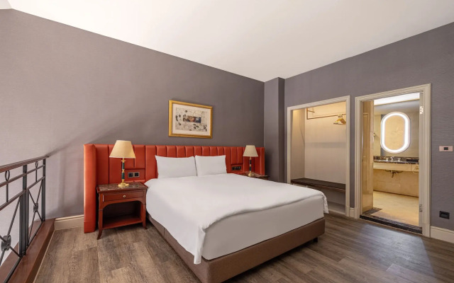 Lakeshore Hotel