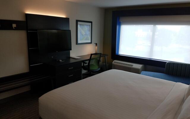 Holiday Inn Express & Suites - Milledgeville