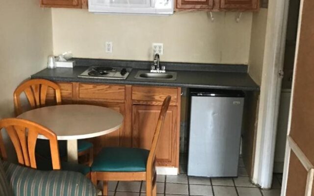 Home Town Inn