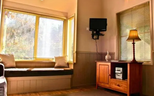 Autumn Leaf Cottage 1