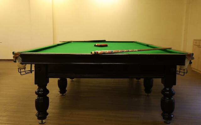 Neel's City Resort