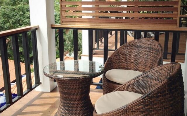The Reef Hotel & Studios