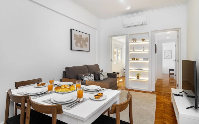 Peaceful Algés Family Home