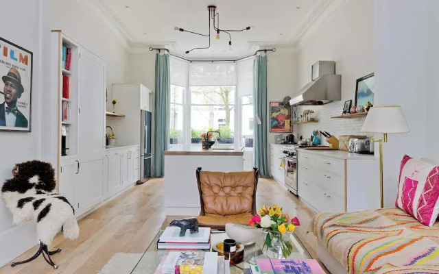 Gorgeous & Grand 5 Bed House, Holland Park