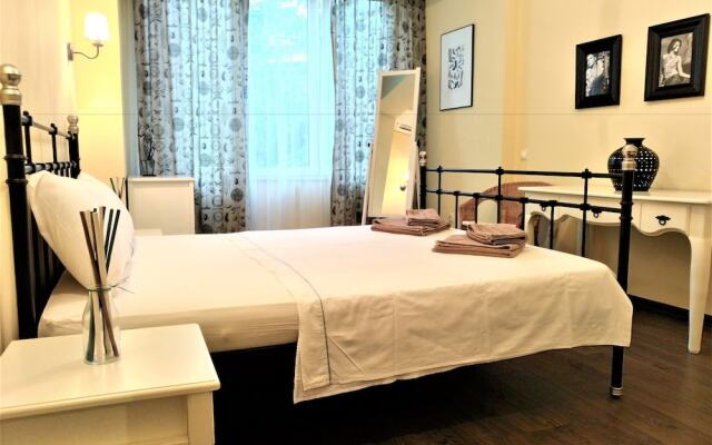 Baratero City Corner Apartment