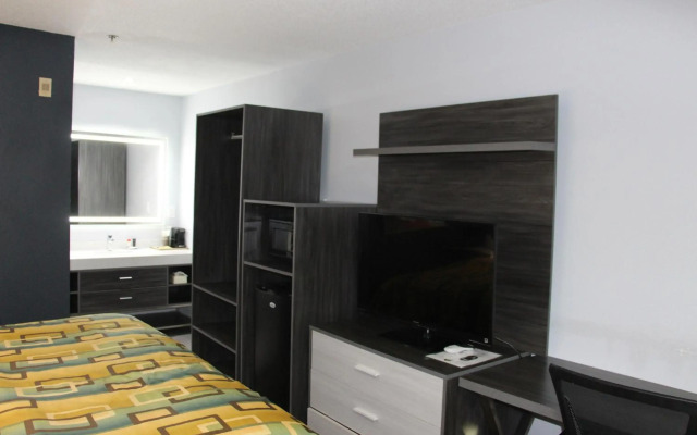 Douglas Inn And Suites