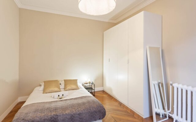 Bright and Spacious Apartment Near Bastille