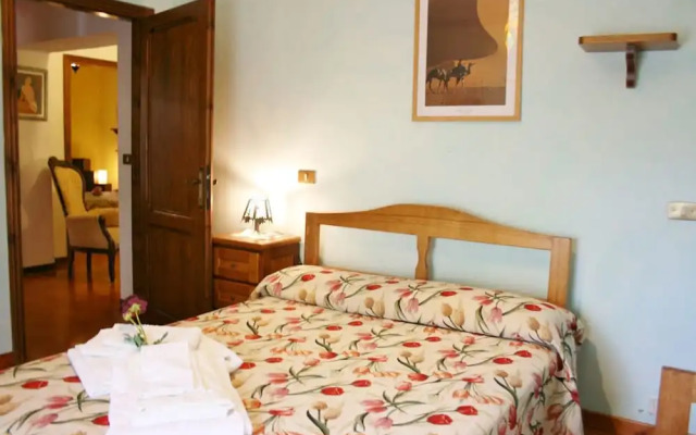Beautiful private villa with WIFI, private pool, TV, pets allowed and parking, close to Arezzo