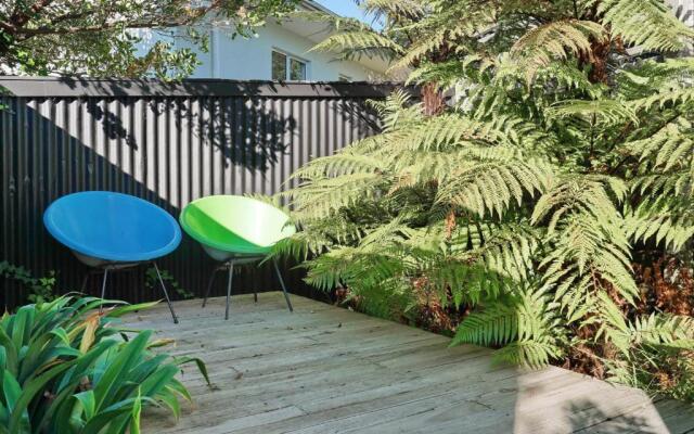 Christchurch - Art space, sea views, private