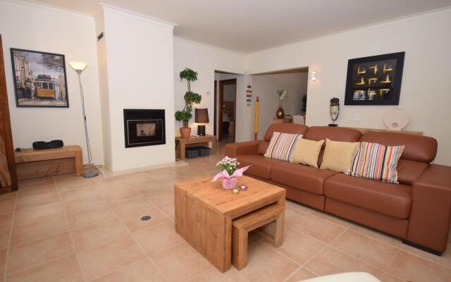 Luxurious Villa in Caldas da Rainha With Pool