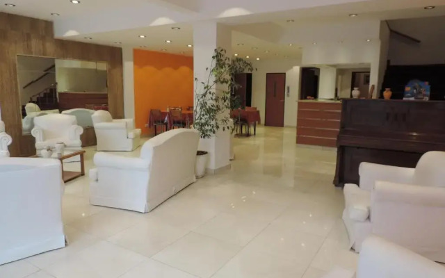 Baloo Hotel 2**